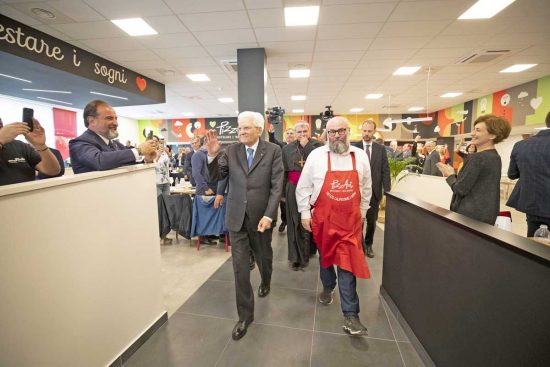 Mattarella inaugura “PizzAut”