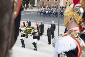 25 Aprile - Mattarella all'Altare della patria