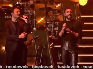 Il duetto Giovanni Zarrella e Marco Mengoni sulle note di One degli U2