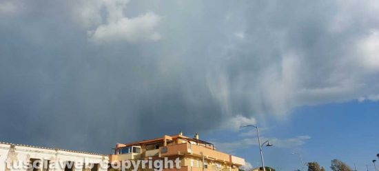 Tarquinia - Pioggia a "mezz'aria"