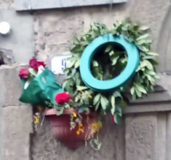 Bassano Romano - La corona di fiori devastata