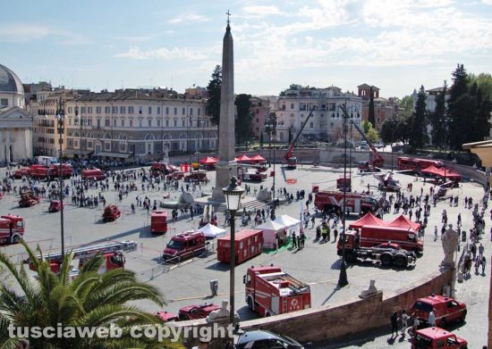 Roma - Vigili del fuoco - Mezzi d'epoca a piazza del Popolo