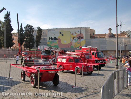 Roma - Vigili del fuoco - Mezzi d'epoca a piazza del Popolo