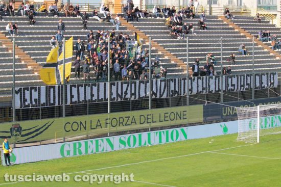 Sport - Calcio - Viterbese - Lo striscione della curva Nord