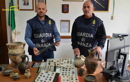 Latina - Guardia di finanza - I reperti ritrovati