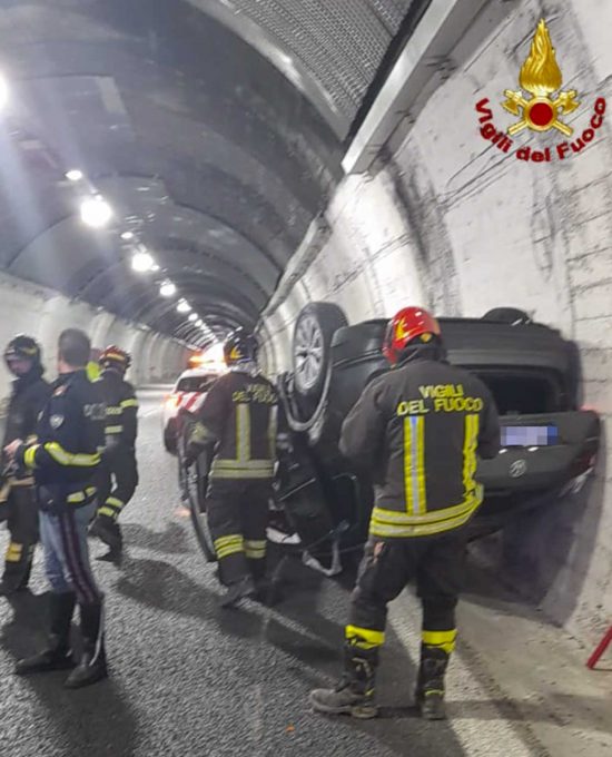 Civitavecchia - Auto si ribalta sull'A12