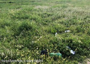 Residui di plastica abbandonati al Bullicame