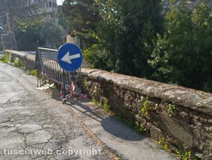 Viterbo - Transenne a via del Paradosso