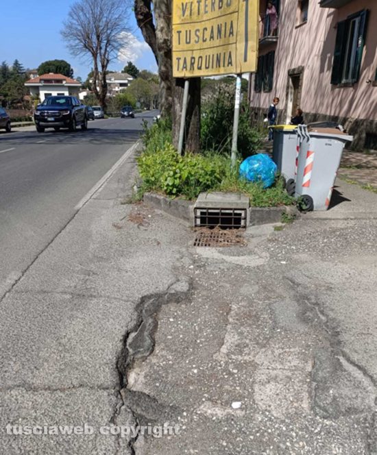 Viterbo - Buca a Viale Fiume