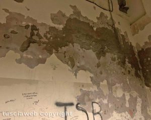 Viterbo - Il degrado ai giardinetti del comune