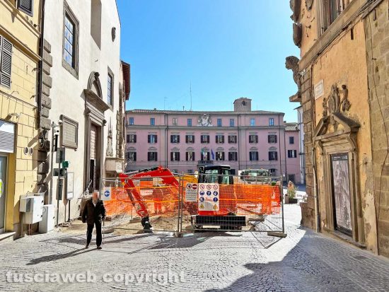 Viterbo - I lavori di ripavimentazione in piazza del Plebiscito