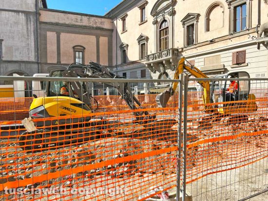 Viterbo - I lavori di ripavimentazione in piazza del Plebiscito