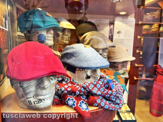 Viterbo - Il negozio di cappelli Tiburli