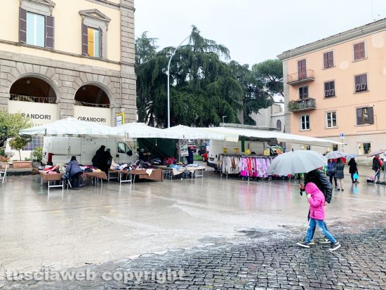 Viterbo - Prova generale con lo spostamento del mercato del sabato a pizza della Rocca