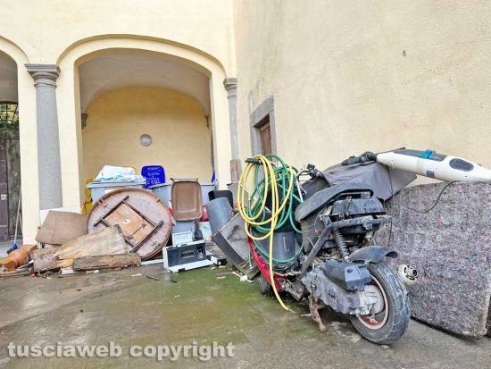 Viterbo - La pattumiera di palazzo di Vico