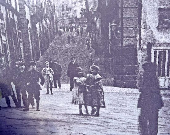Viterbo - Piazza del plebiscito con i lastroni in una foto d'epoca