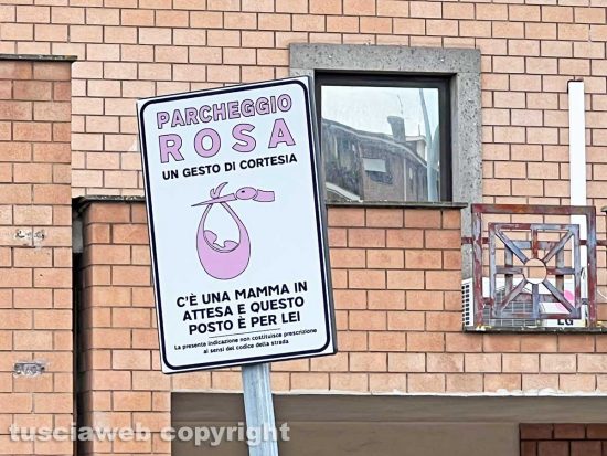 Viterbo - Il parcheggio rosa di via Garbini