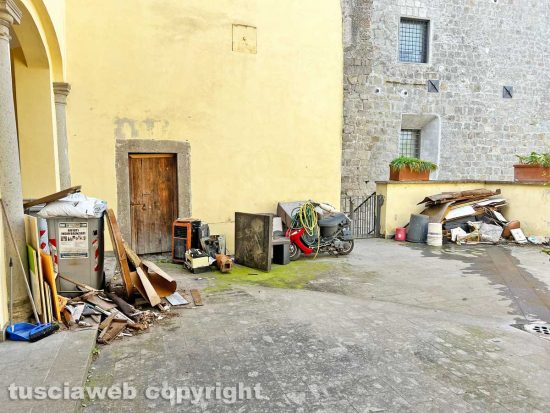 Viterbo - La pattumiera di palazzo di Vico