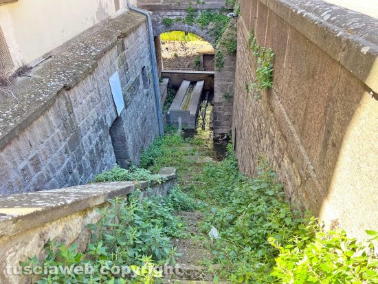 Viterbo - Il lavatoio di ponte del duomo