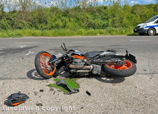 Viterbo - Scontro tra furgone e moto
