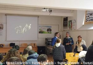 Viterbo - Guardia di finanza - Il colonnello Carlo Pasquali incontra gli studenti del P. Savi