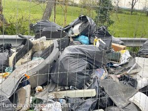 Civita castellana - Discarica abusiva sulla Nepesina 