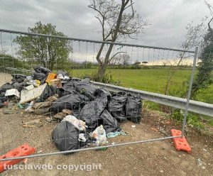Civita castellana - Discarica abusiva sulla Nepesina 