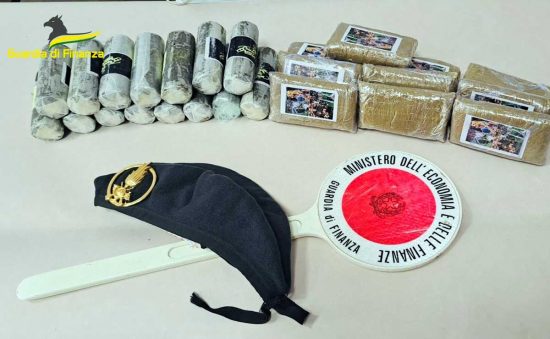 Civitavecchia - Guardia di finanza - La droga sequestrata