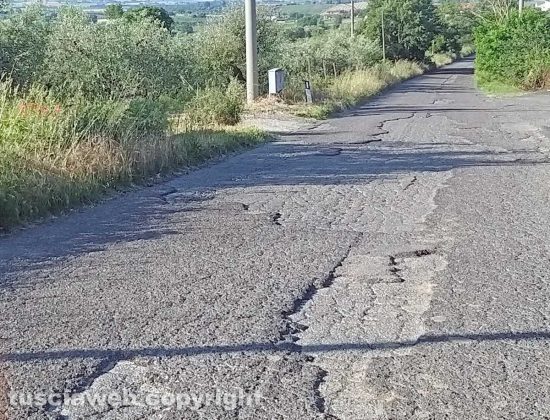 Montefiascone - Le buche in via Commenda