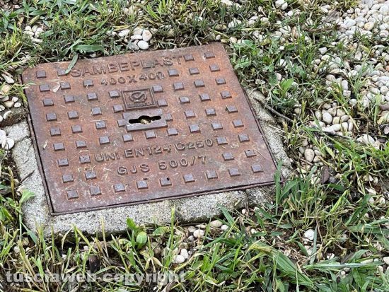 Pratogiardino Lucio Battisti abbandonato - Il chiusino sistemato