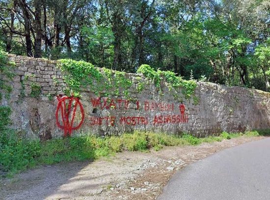 Bassano Romano - La scritta no vax
