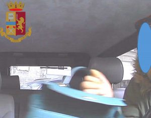Viterbo - Polizia - Furto in un'auto in sosta