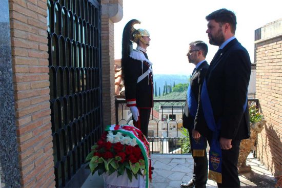 Roma - Alessandro Romoli rende omaggio alla tomba di Aldo Moro