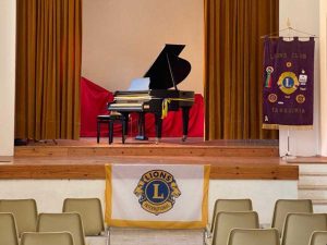Tarquinia - Il Lions club dona pianoforte "Gebrüder Stingl" all'oratorio Santa Croce