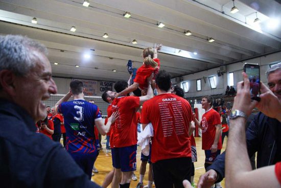 Sport - Pallavolo - Ecosantagata - I festeggiamenti della squadra