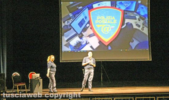 Gli agenti della polizia postale Emiliano Farascioni e Miriam Santini