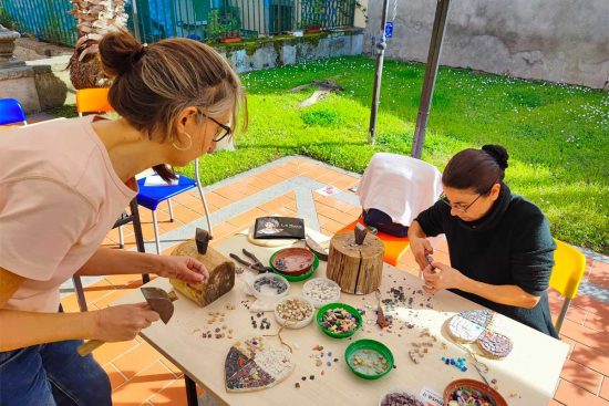 "Artigiano per un giorno", tornano i laboratori a "Forme e colori"