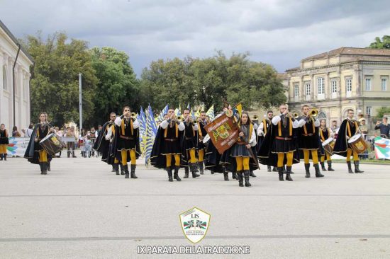 Lucca - Parata storica della Lega italiana, terzo posto e Sbandieratrici e i musici città di Viterbo