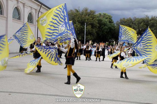 Lucca - Parata storica della Lega italiana, terzo posto e Sbandieratrici e i musici città di Viterbo