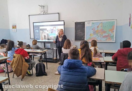 la consigliera Alessandra Croci racconta la via Francigena agli studenti