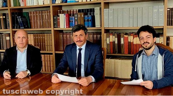 Tribunale - Il presidente Francesco Oddi (al centro) col dirigente Paolo Stavagna e Andrea Schinoppi