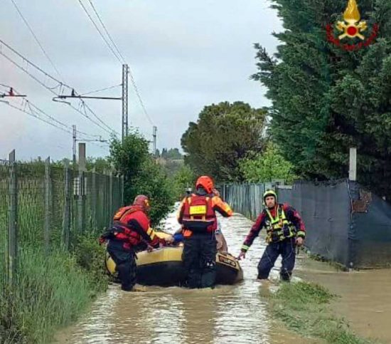 Maltempo in Emilia e Marche - Soccorsi dei vigili del fuoco