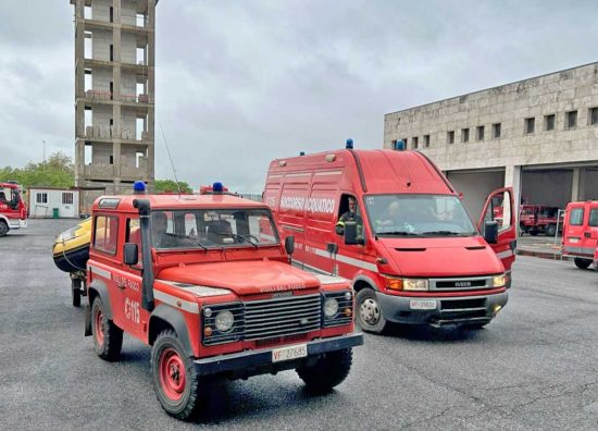 Maltempo in Emilia-Romagna - I mezzi dei vigili del fuoco di partenza