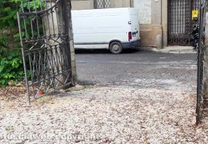 Viterbo - Pratogiardino Lucio Battisti - Lo stato di abbandono dell’ingresso ovest al parco