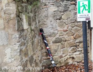 Viterbo - Pratogiardino Lucio Battisti - Lo stato di abbandono dell’ingresso ovest al parco