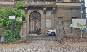 Viterbo - Pratogiardino Lucio Battisti - Lo stato di abbandono dell’ingresso ovest al parco