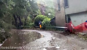 Viterbo - Strada Filante tra allagamenti e buche