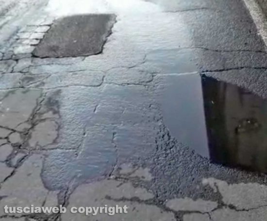 San Martino al Cimino - Perdita d'acqua in piazza Donna Olimpia