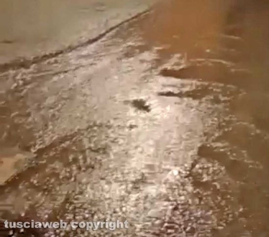 San Martino al Cimino - Perdita d'acqua in piazza Donna Olimpia