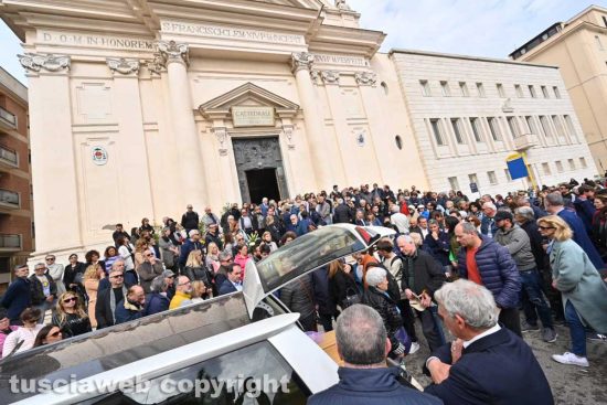Civitavecchia - I funerali di Viviana Serra